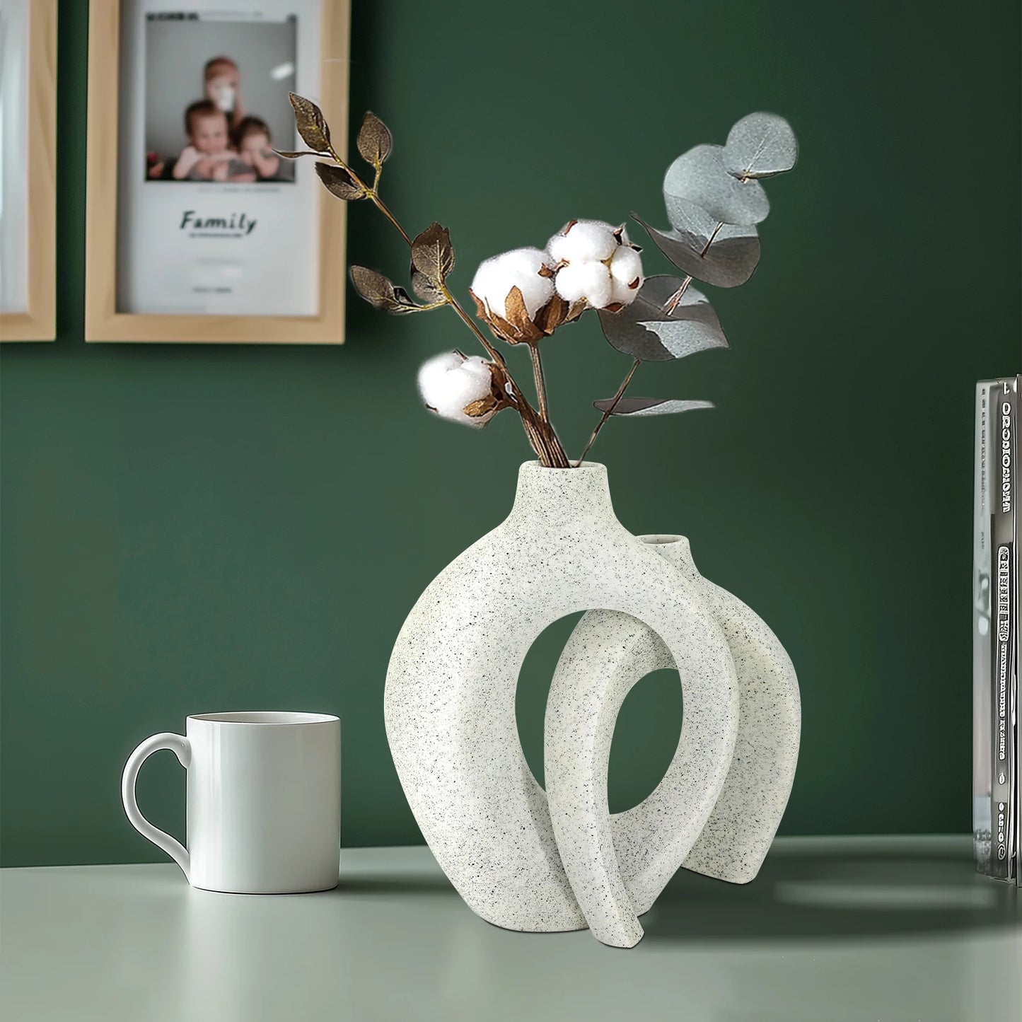 Function Set 2 Decorative Hollow Vases Table Centerpiece