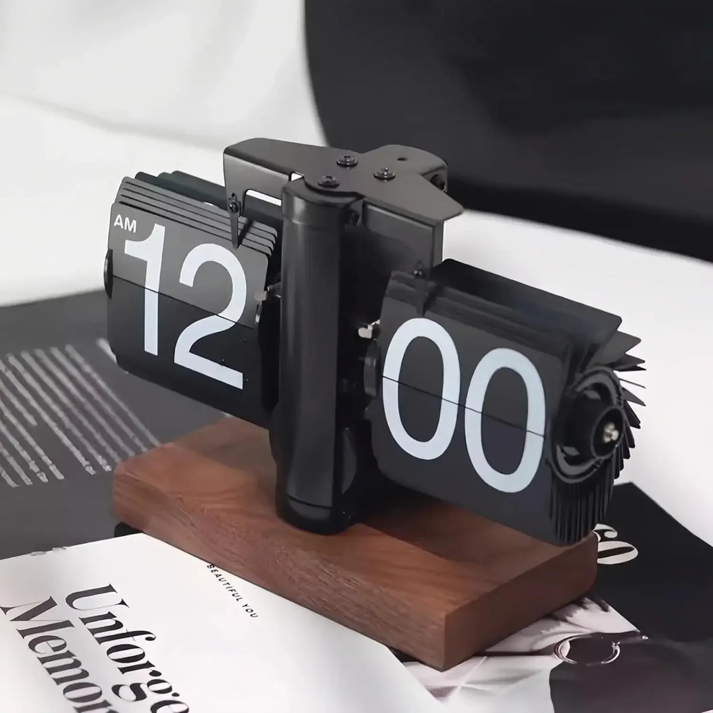 Hign-concerned Retro Flip Desk Clock with Automatic Rotating Tube