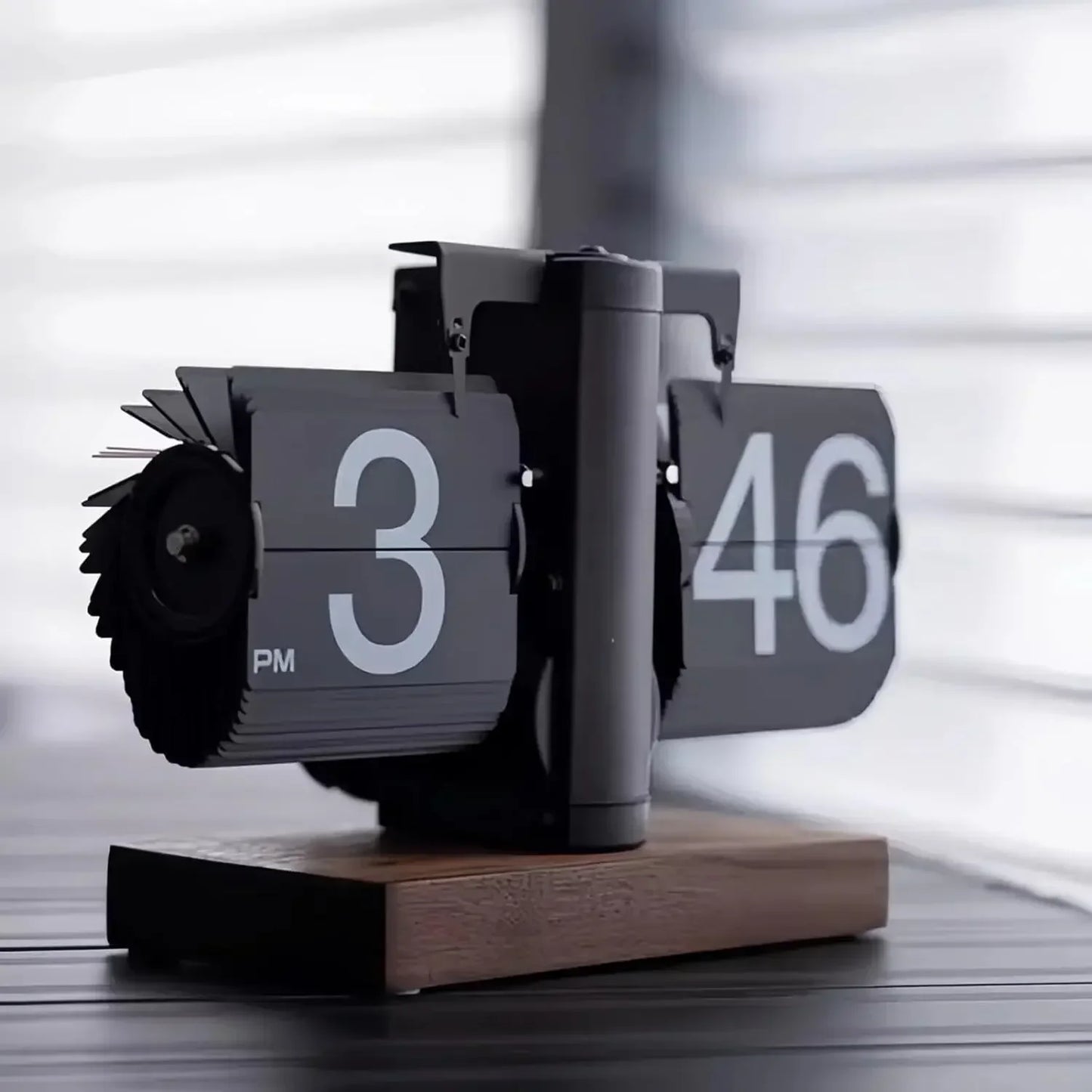 Hign-concerned Retro Flip Desk Clock with Automatic Rotating Tube